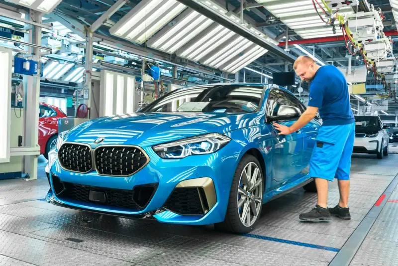 Робітник на виробництво декоративних деталей для BMW (Кривань)
